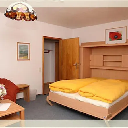 Heckenrose2-og-rechts